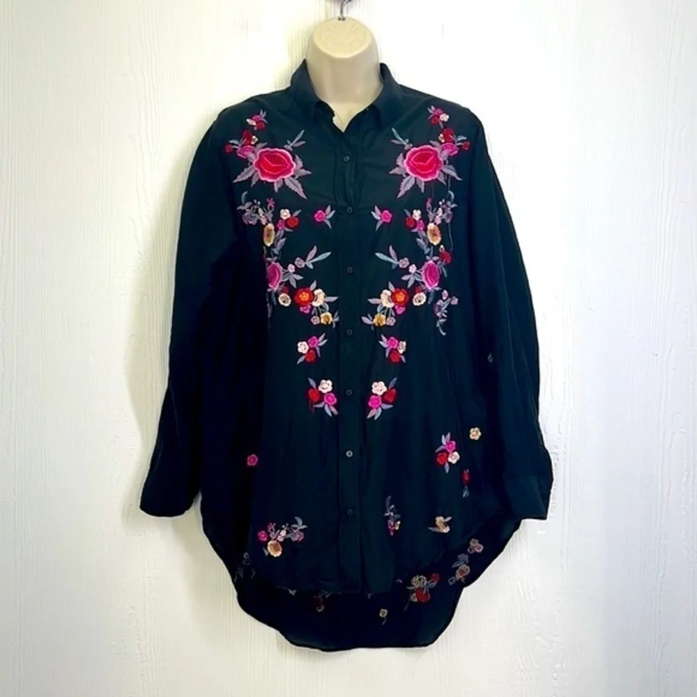 Zara - Premium Denim Collection Black Embroidered Floral Button Down Size S